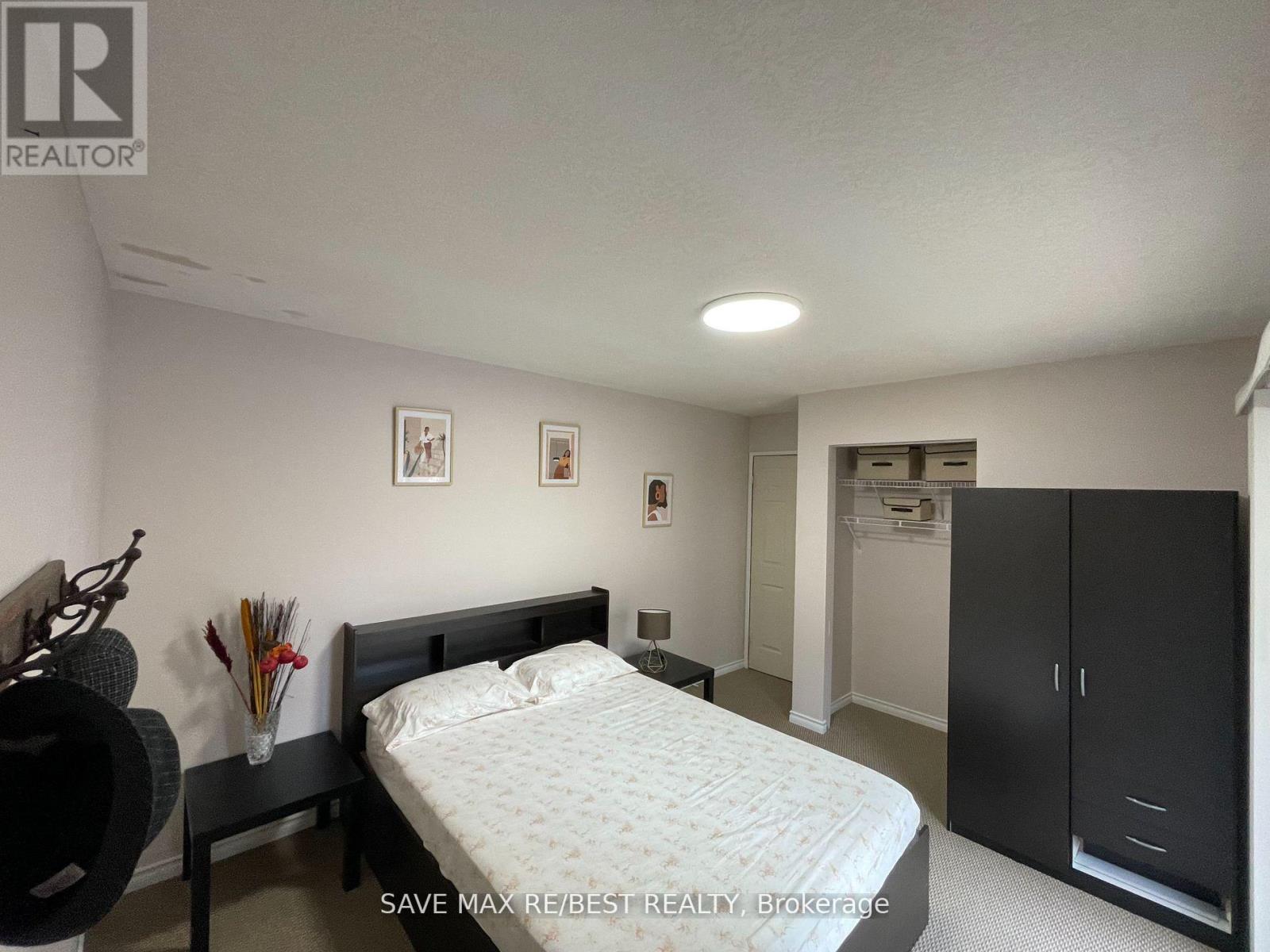 268 Manchester Road, Kitchener, ON - Indoor Photo Showing Bedroom