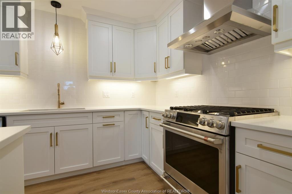 101 Arthur, Harrow, ON - Indoor Photo Showing Kitchen With Upgraded Kitchen