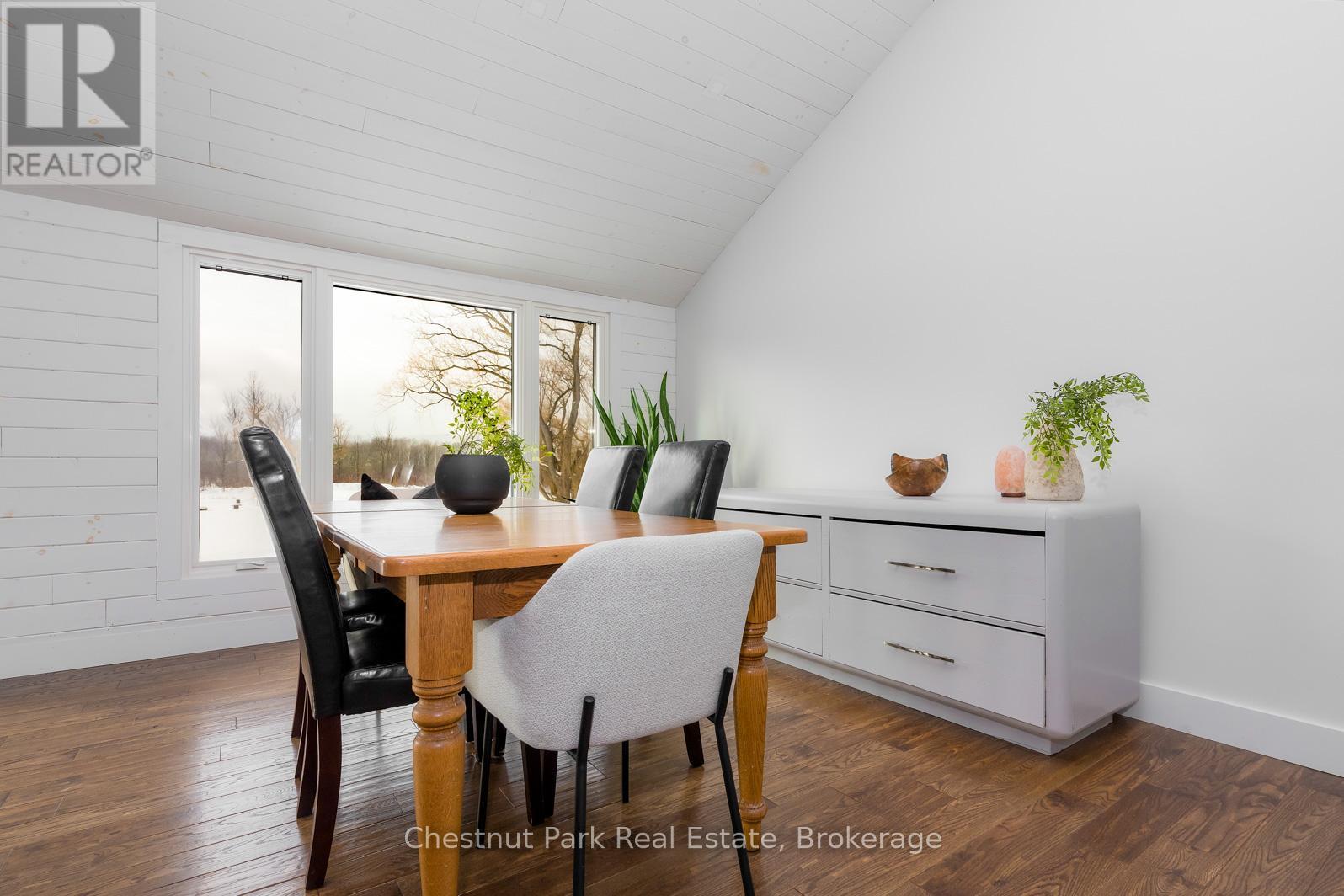 2890 Nottawasaga Conc 10 N, Clearview, ON - Indoor Photo Showing Dining Room