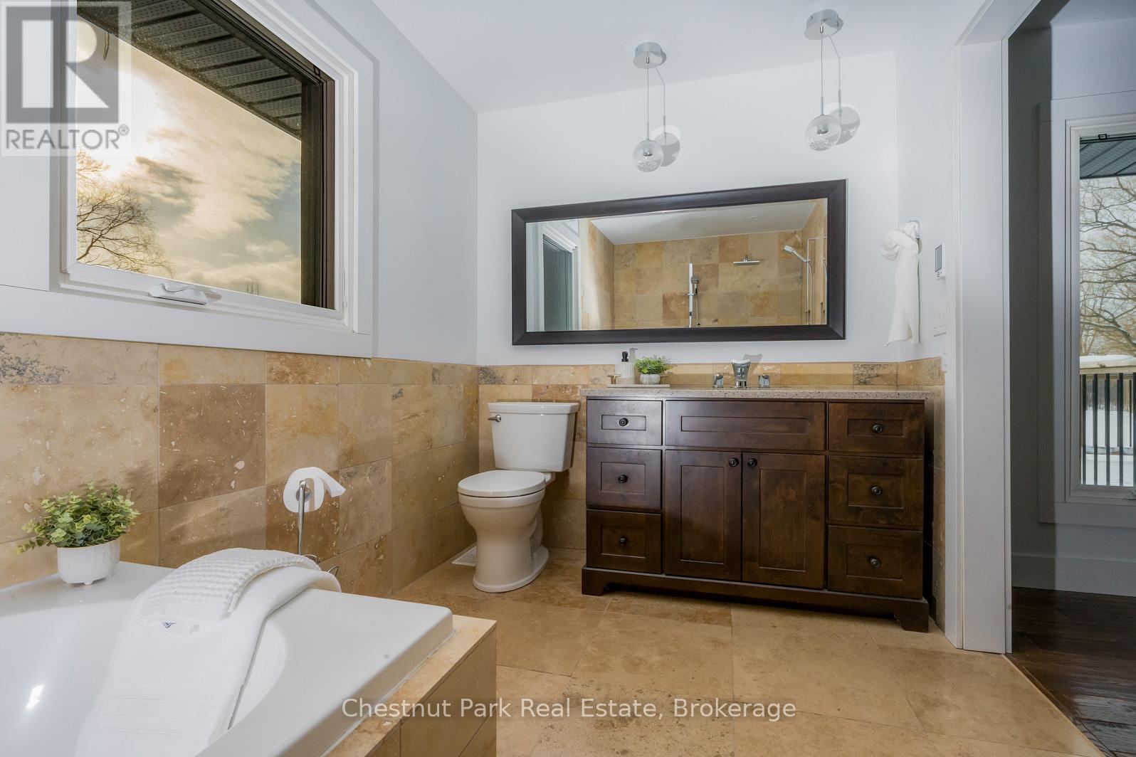 2890 Nottawasaga Conc 10 N, Clearview, ON - Indoor Photo Showing Bathroom