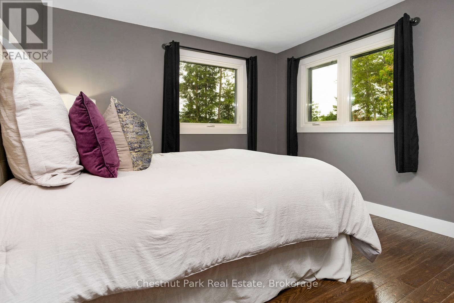 2890 Nottawasaga Conc 10 N, Clearview, ON - Indoor Photo Showing Bedroom