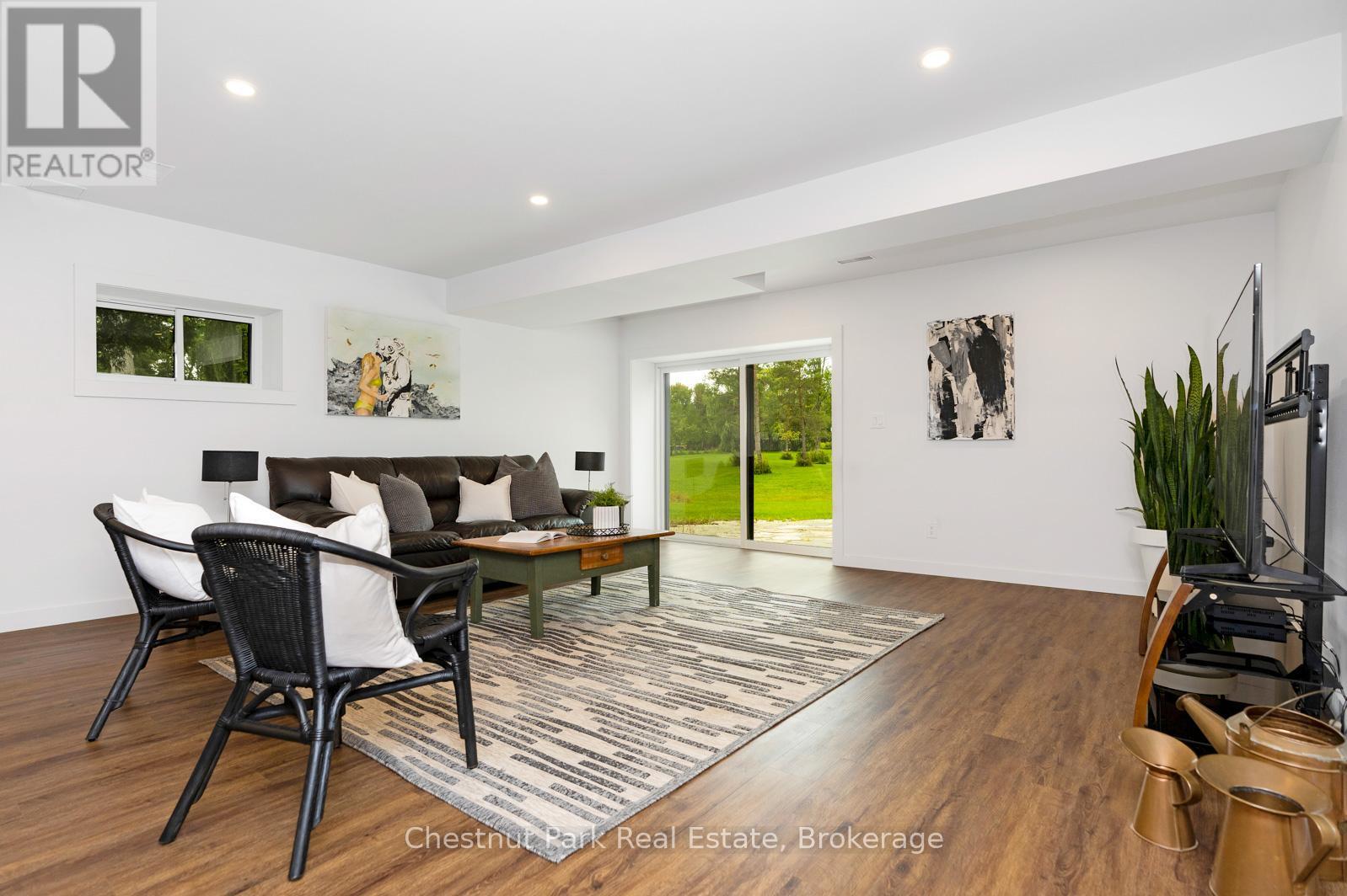 2890 Nottawasaga Conc 10 N, Clearview, ON - Indoor Photo Showing Dining Room