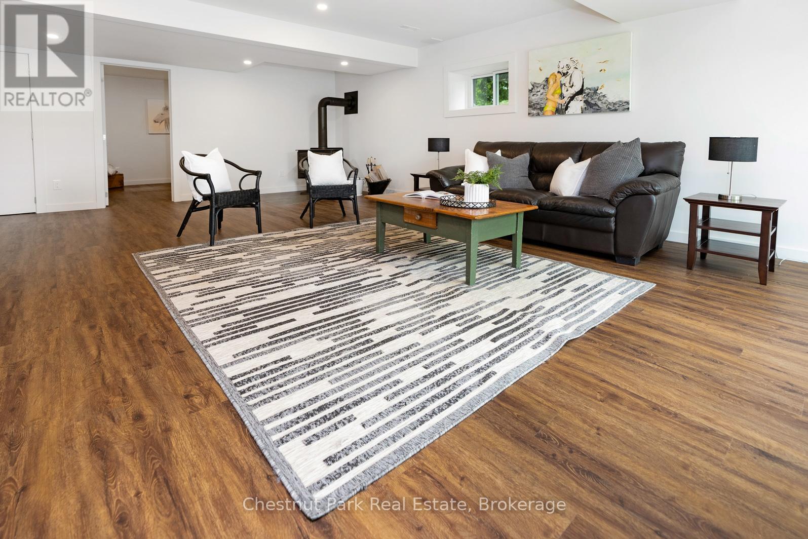 2890 Nottawasaga Conc 10 N, Clearview, ON - Indoor Photo Showing Living Room
