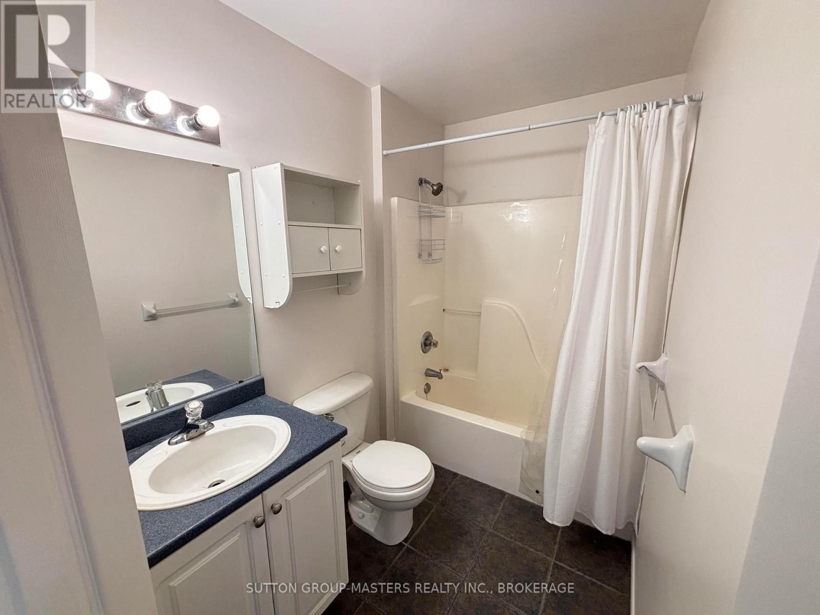 Full ensuite for bedroom #2 - 160 Nelson Street, Kingston (Central City East), ON - Indoor Photo Showing Bathroom