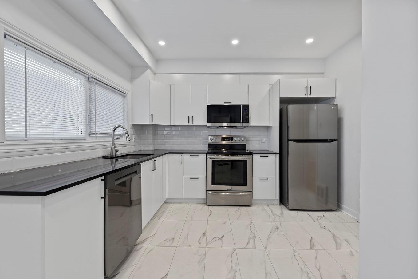 Kitchen - 1220 Rue Beaulieu, Montréal (Saint-Laurent), QC - Indoor Photo Showing Kitchen