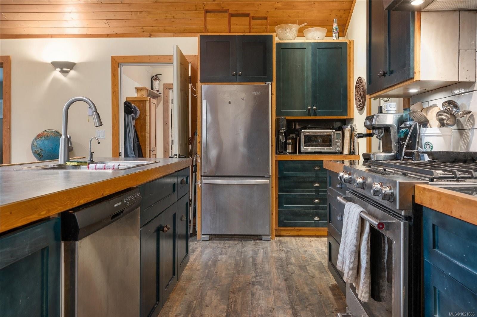 3271 South Rd, Gabriola Island, BC