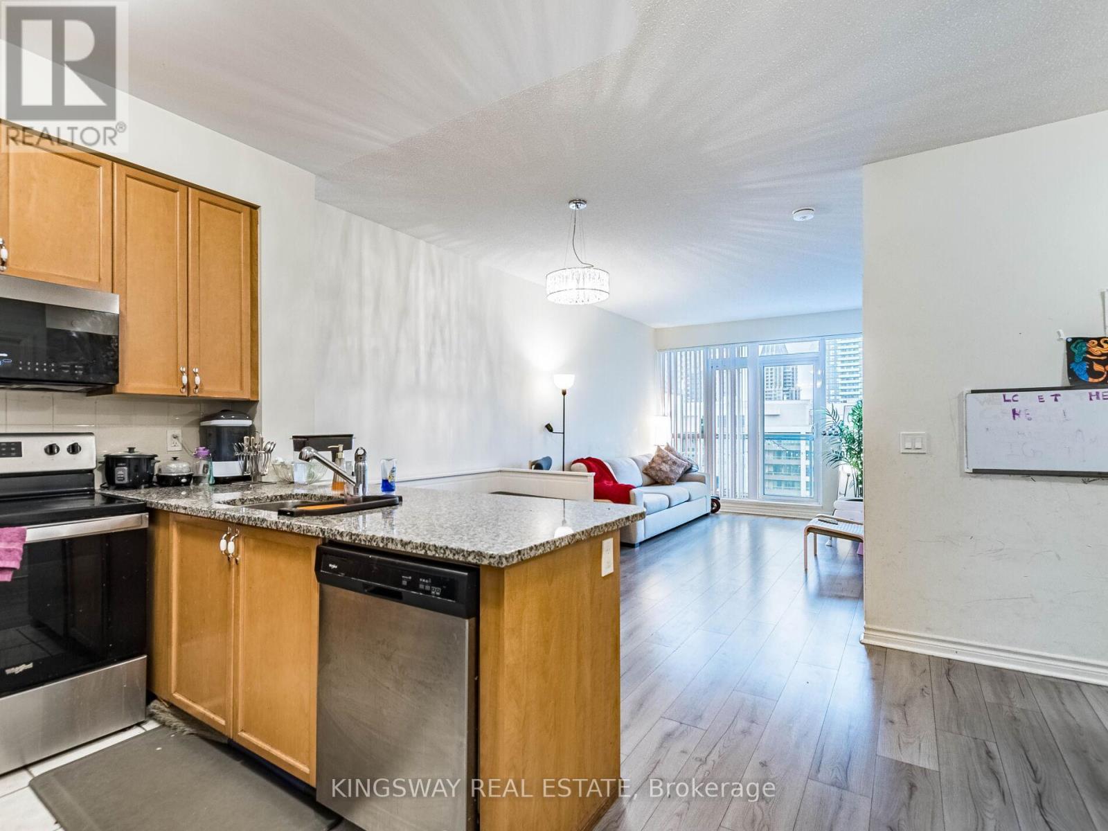 Ph 111 - 349 Rathburn Road, Mississauga, ON - Indoor Photo Showing Kitchen