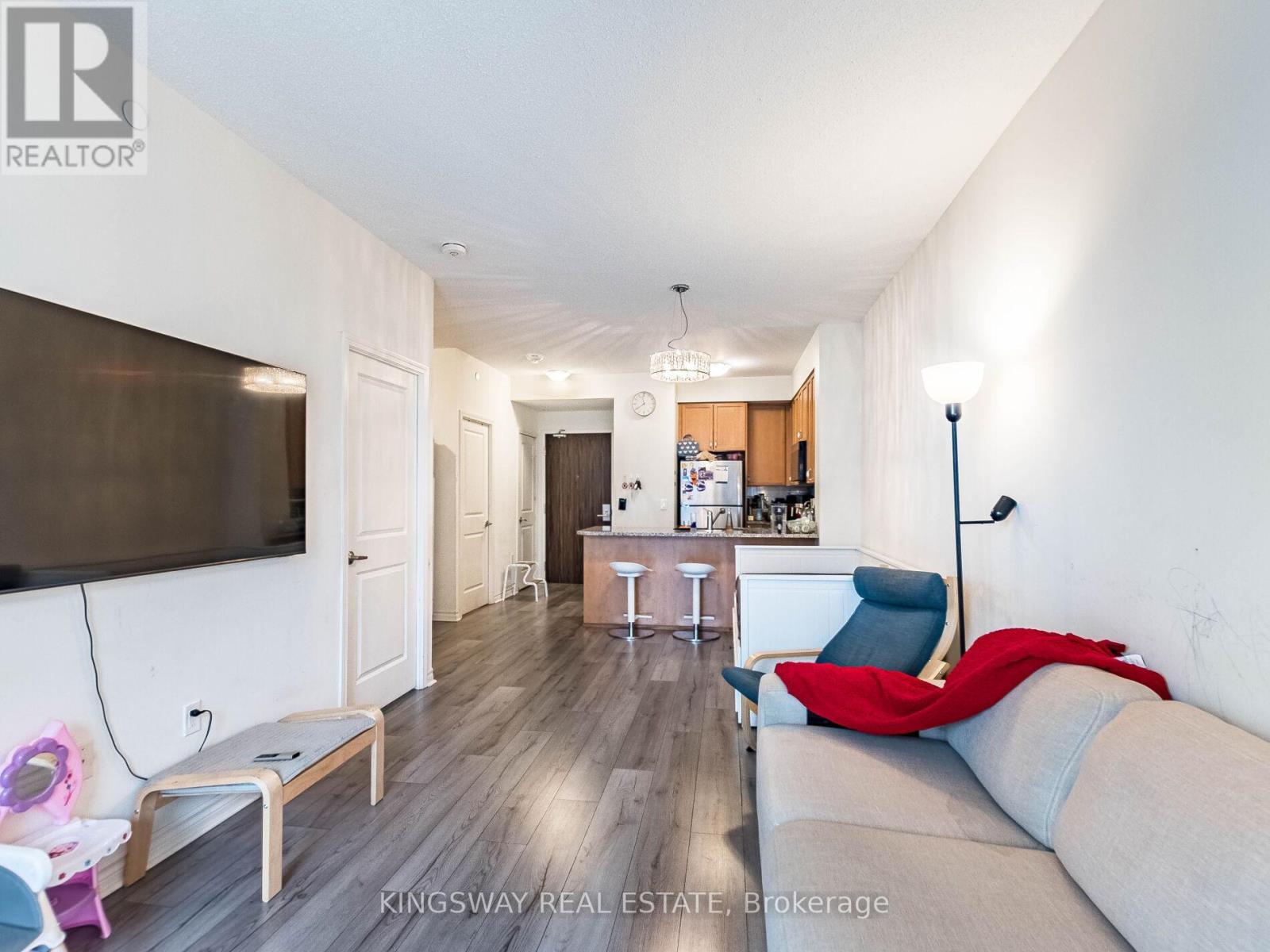 Ph 111 - 349 Rathburn Road, Mississauga, ON - Indoor Photo Showing Living Room