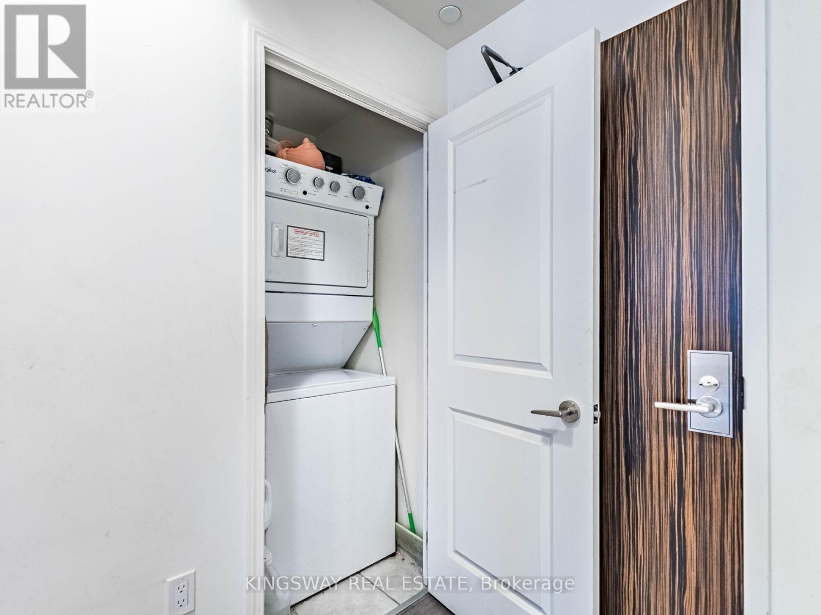 Ph 111 - 349 Rathburn Road, Mississauga, ON - Indoor Photo Showing Laundry Room