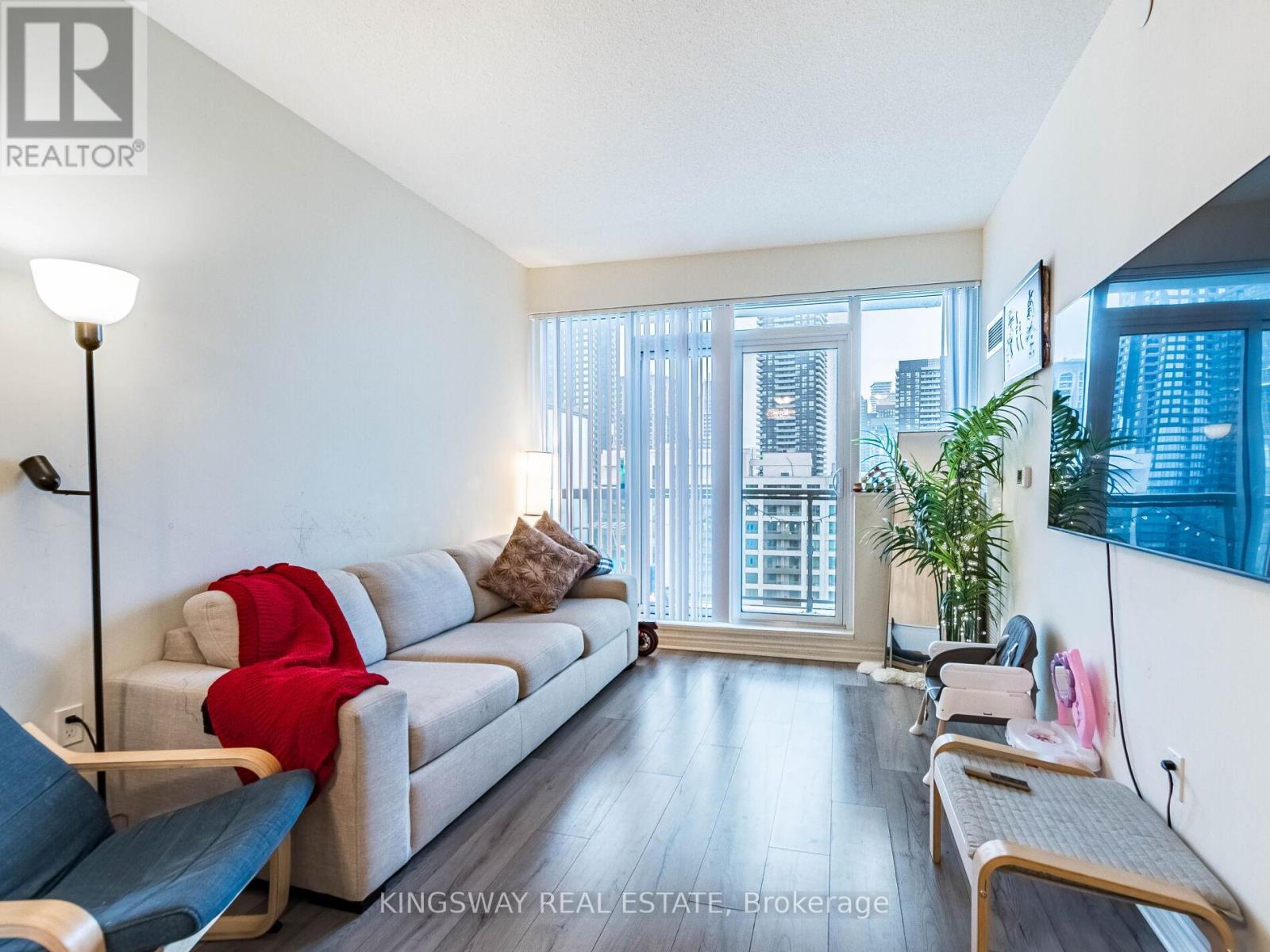Ph 111 - 349 Rathburn Road, Mississauga, ON - Indoor Photo Showing Living Room