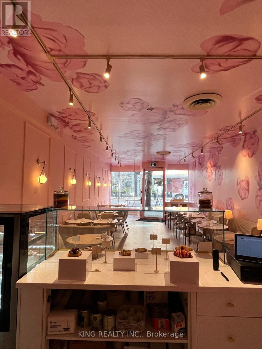 2865 Dundas Street W, Toronto, ON