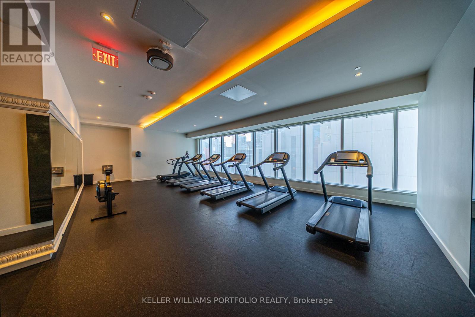 1411 - 197 Yonge Street, Toronto, ON - Indoor Photo Showing Gym Room