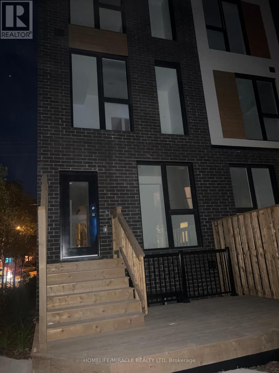 20 - 168 Clonmore Drive, Toronto, ON - Outdoor