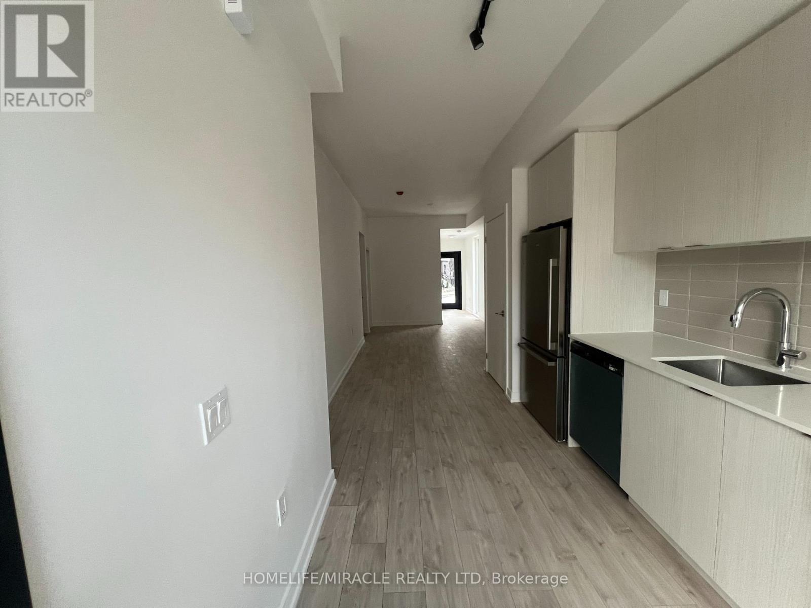 20 - 168 Clonmore Drive, Toronto, ON - Indoor Photo Showing Kitchen