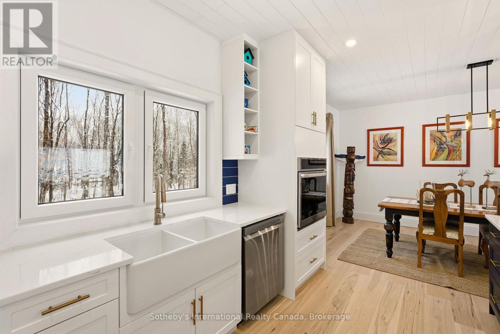 2435 Ravenscliffe Road, Huntsville (Stisted), ON - Indoor