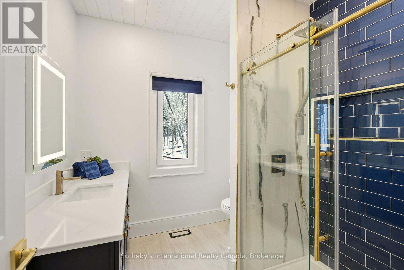 2435 Ravenscliffe Road, Huntsville (Stisted), ON - Indoor Photo Showing Bathroom