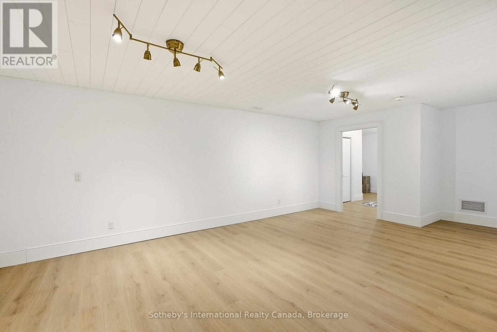 2435 Ravenscliffe Road, Huntsville (Stisted), ON - Indoor Photo Showing Other Room