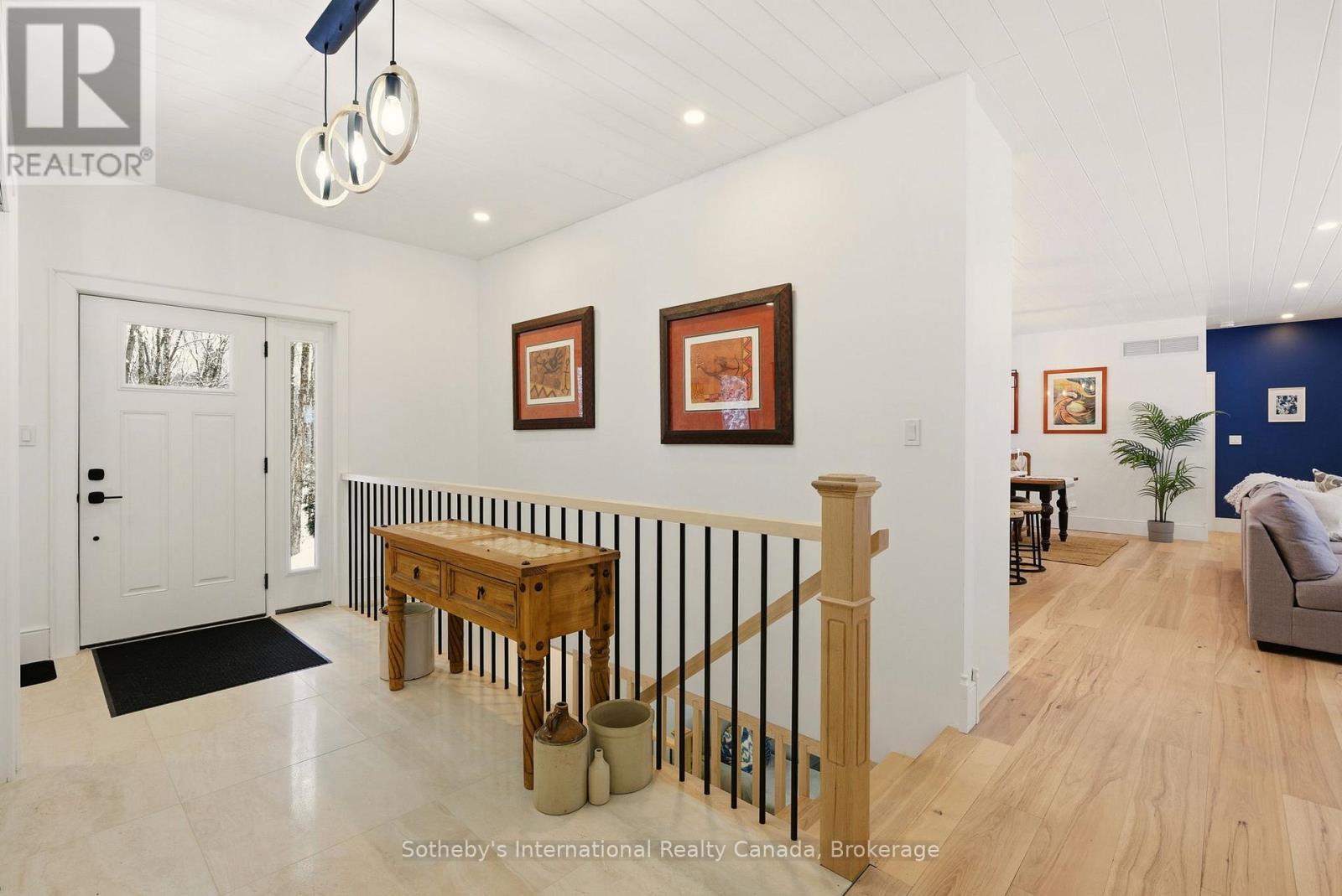 2435 Ravenscliffe Road, Huntsville (Stisted), ON - Indoor Photo Showing Other Room