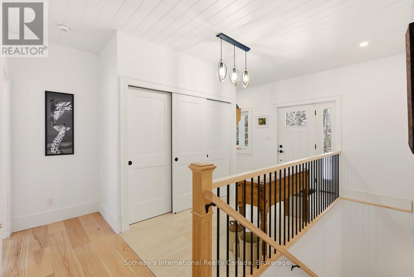 2435 Ravenscliffe Road, Huntsville (Stisted), ON - Indoor Photo Showing Other Room