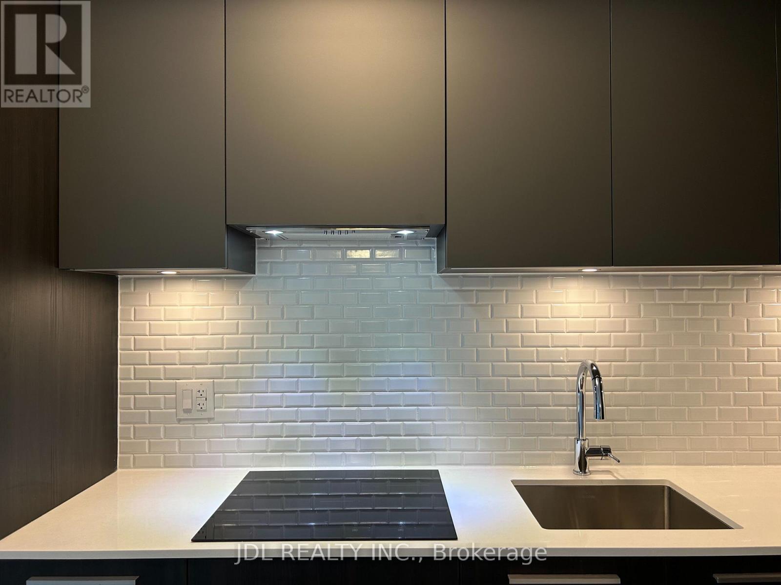 1210 - 65 Broadway Blvd Boulevard, Toronto, ON - Indoor Photo Showing Kitchen