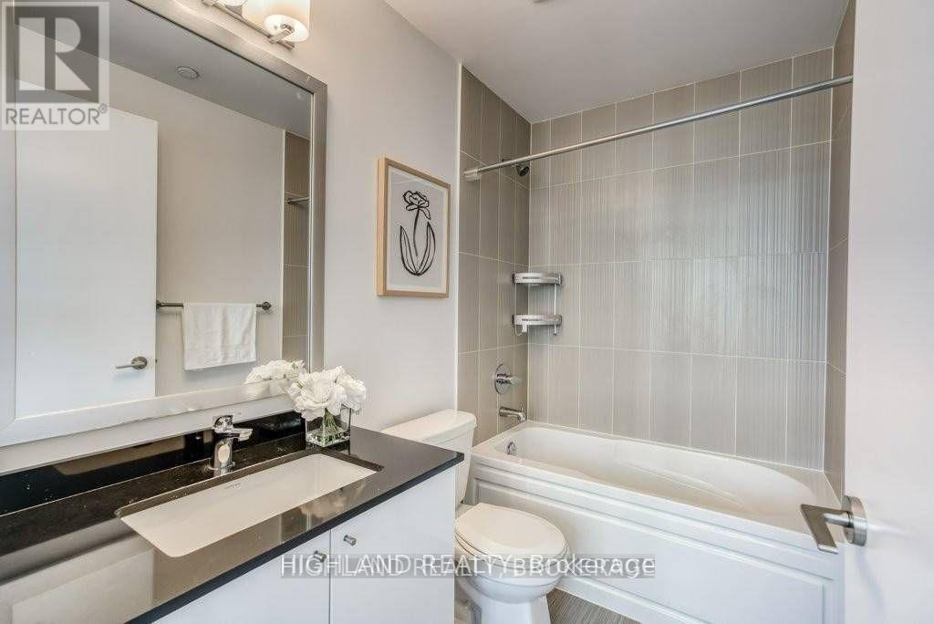 2108 - 3975 Grand Park Drive, Mississauga, ON - Indoor Photo Showing Bathroom