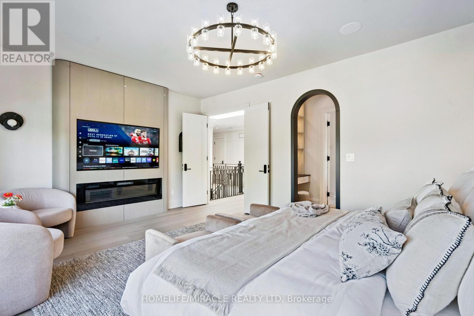 517 Stafford Drive, Oakville, ON - Indoor Photo Showing Bedroom