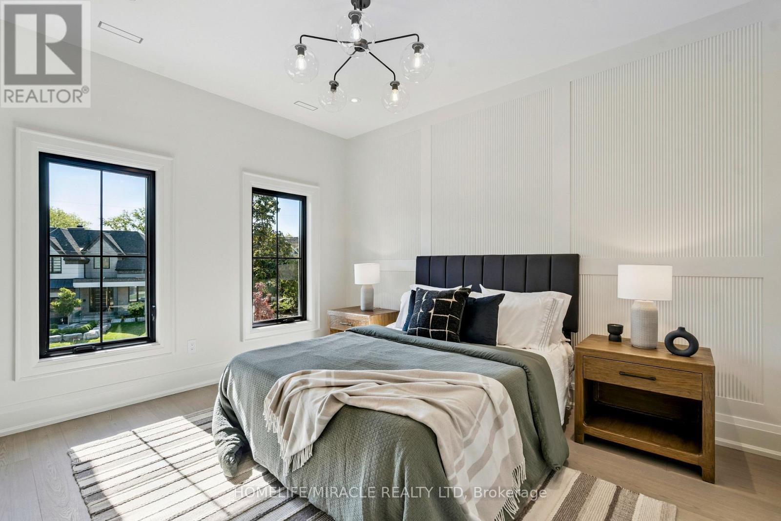 517 Stafford Drive, Oakville, ON - Indoor Photo Showing Bedroom