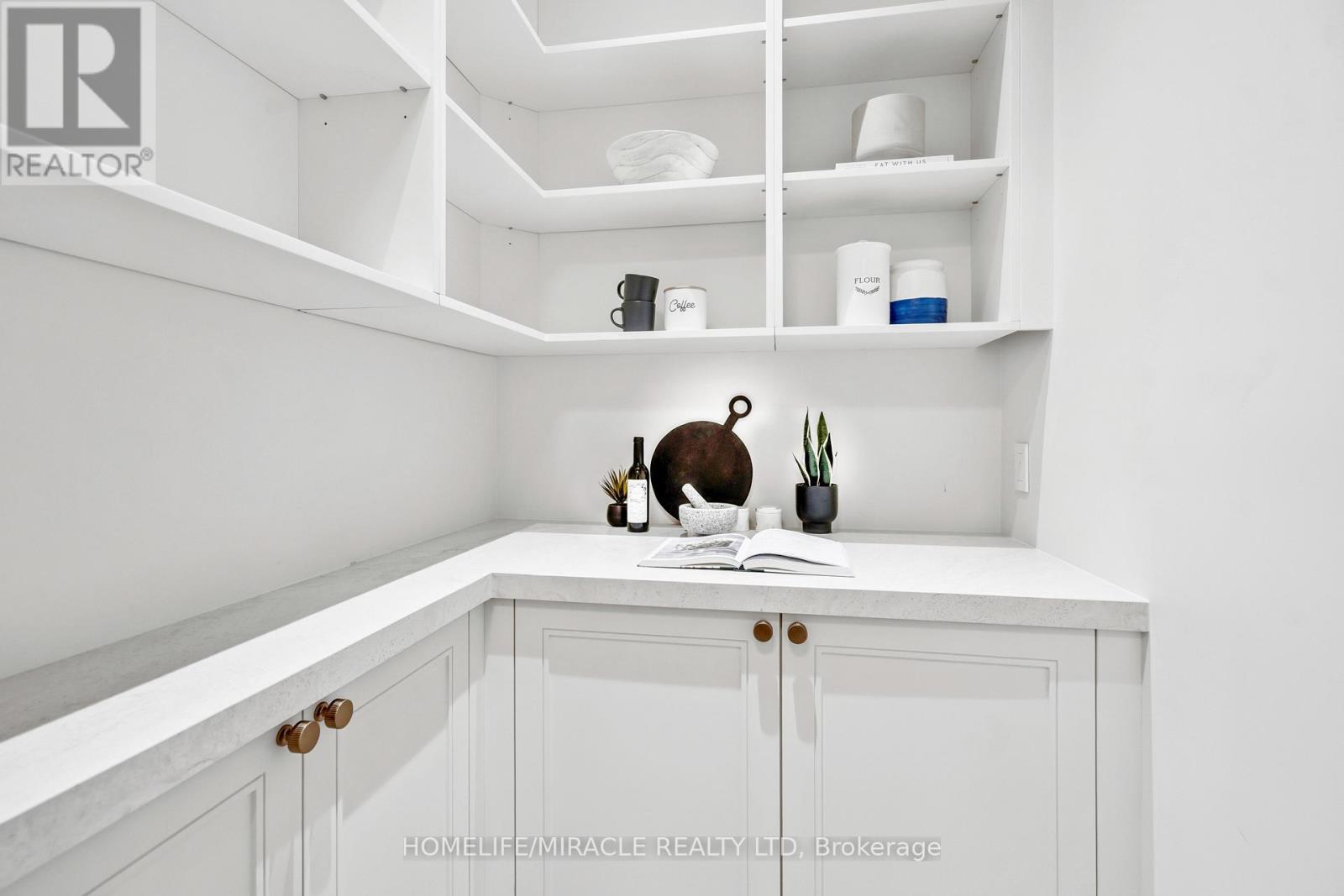 517 Stafford Drive, Oakville, ON - Indoor