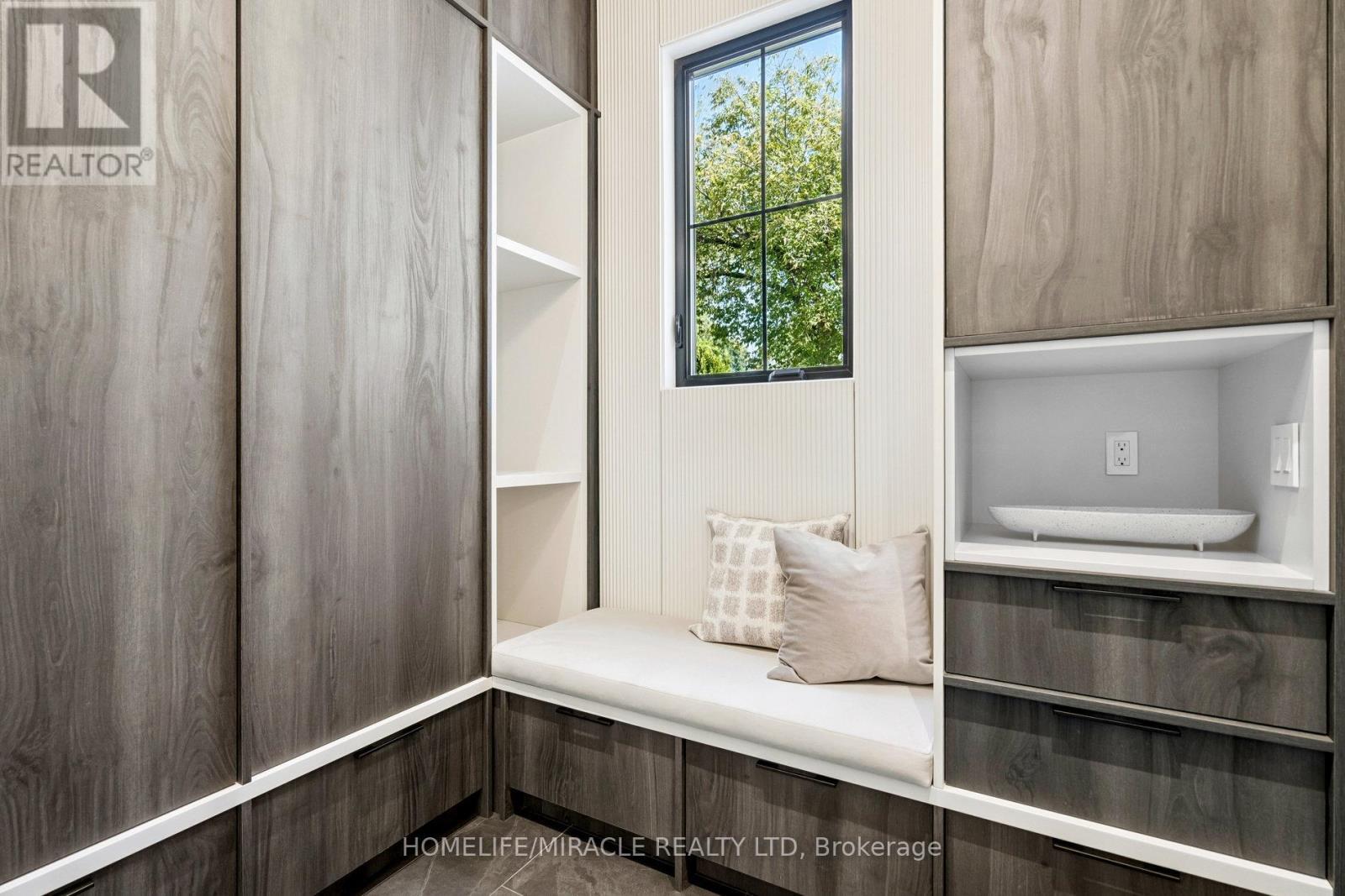 517 Stafford Drive, Oakville, ON - Indoor Photo Showing Other Room