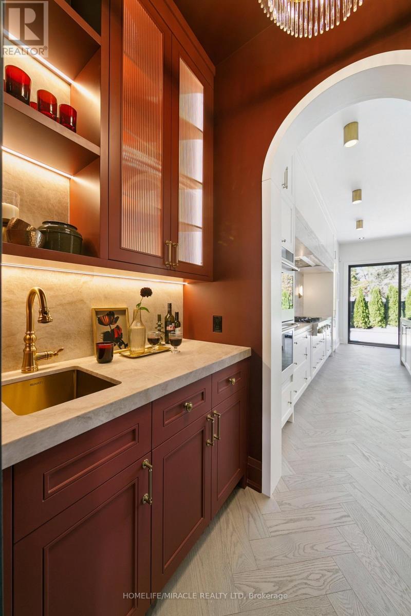 517 Stafford Drive, Oakville, ON - Indoor Photo Showing Kitchen