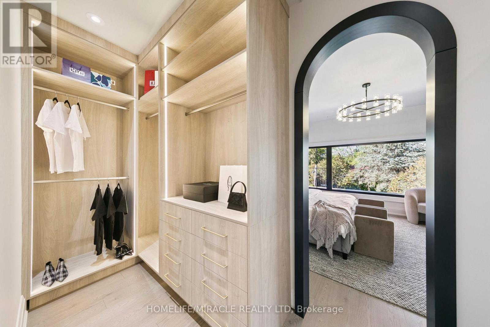 517 Stafford Drive, Oakville, ON - Indoor Photo Showing Other Room