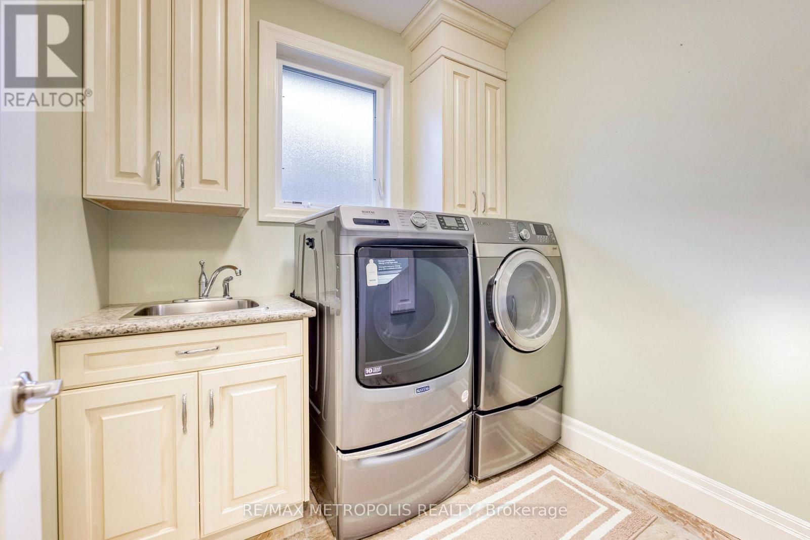 1221 Mike Weir Drive, Sarnia, ON - Indoor Photo Showing Laundry Room