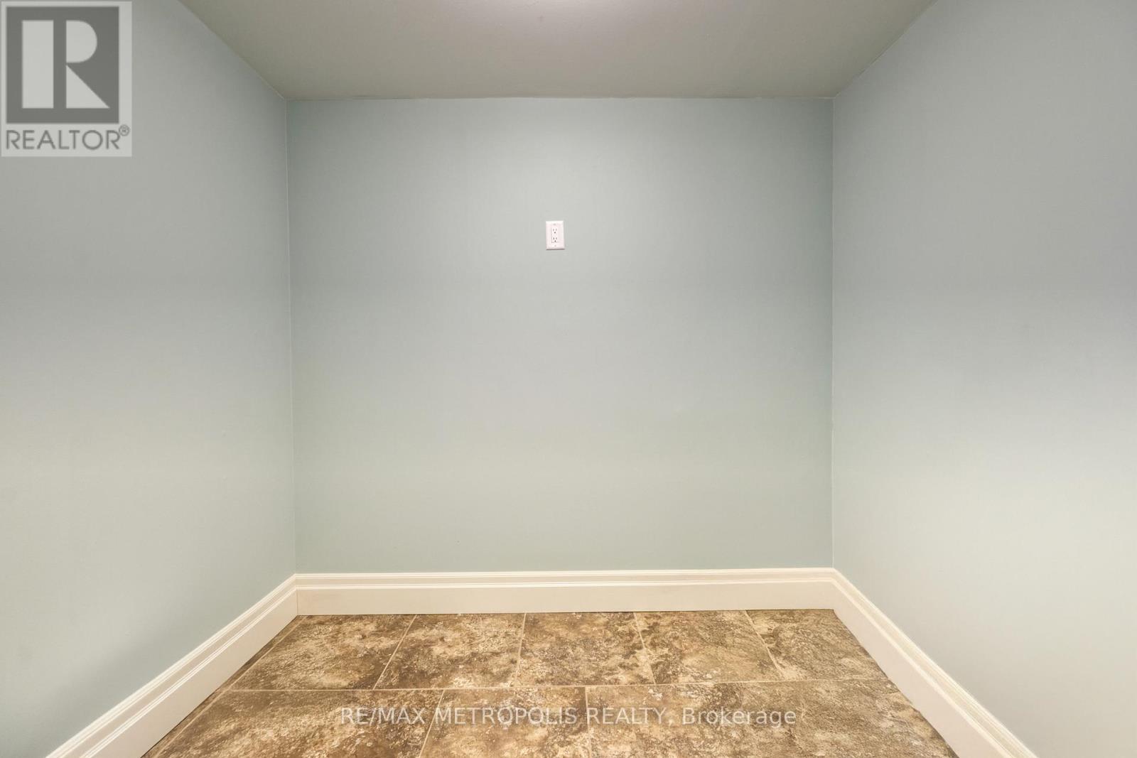 1221 Mike Weir Drive, Sarnia, ON - Indoor Photo Showing Other Room