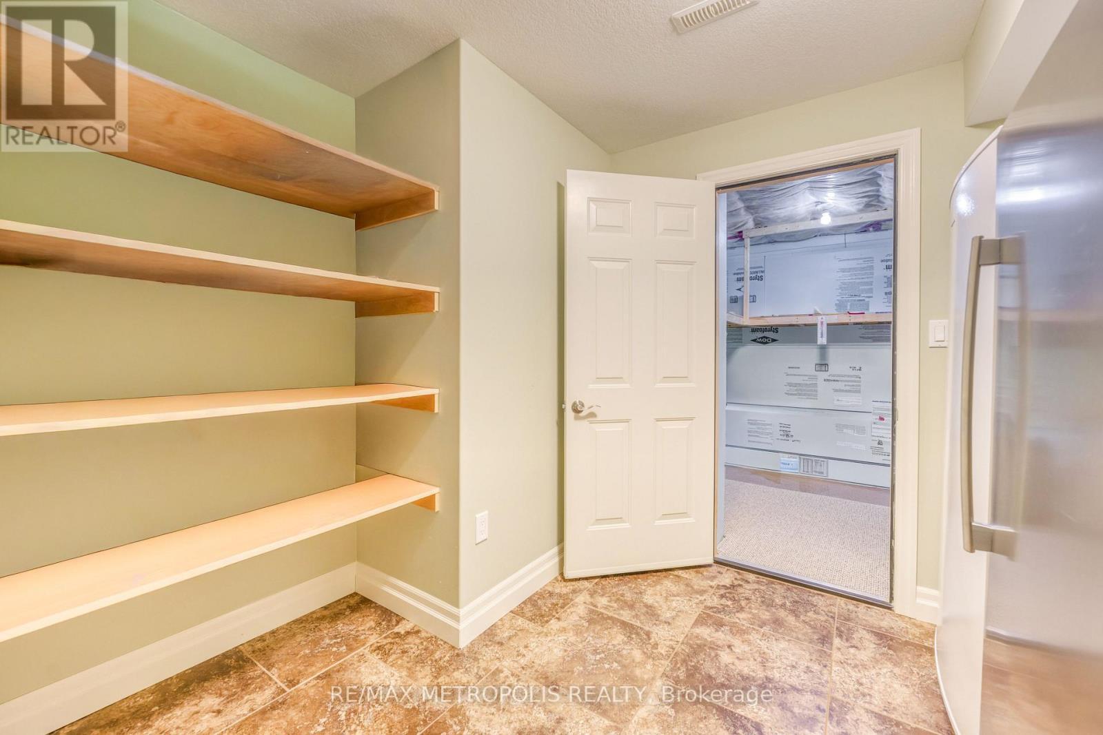 1221 Mike Weir Drive, Sarnia, ON - Indoor