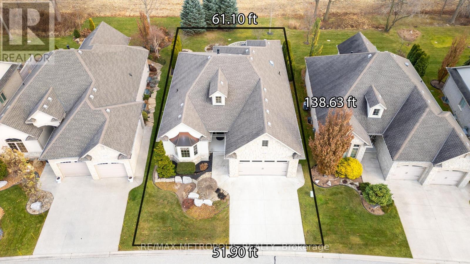 1221 Mike Weir Drive, Sarnia, ON - Outdoor