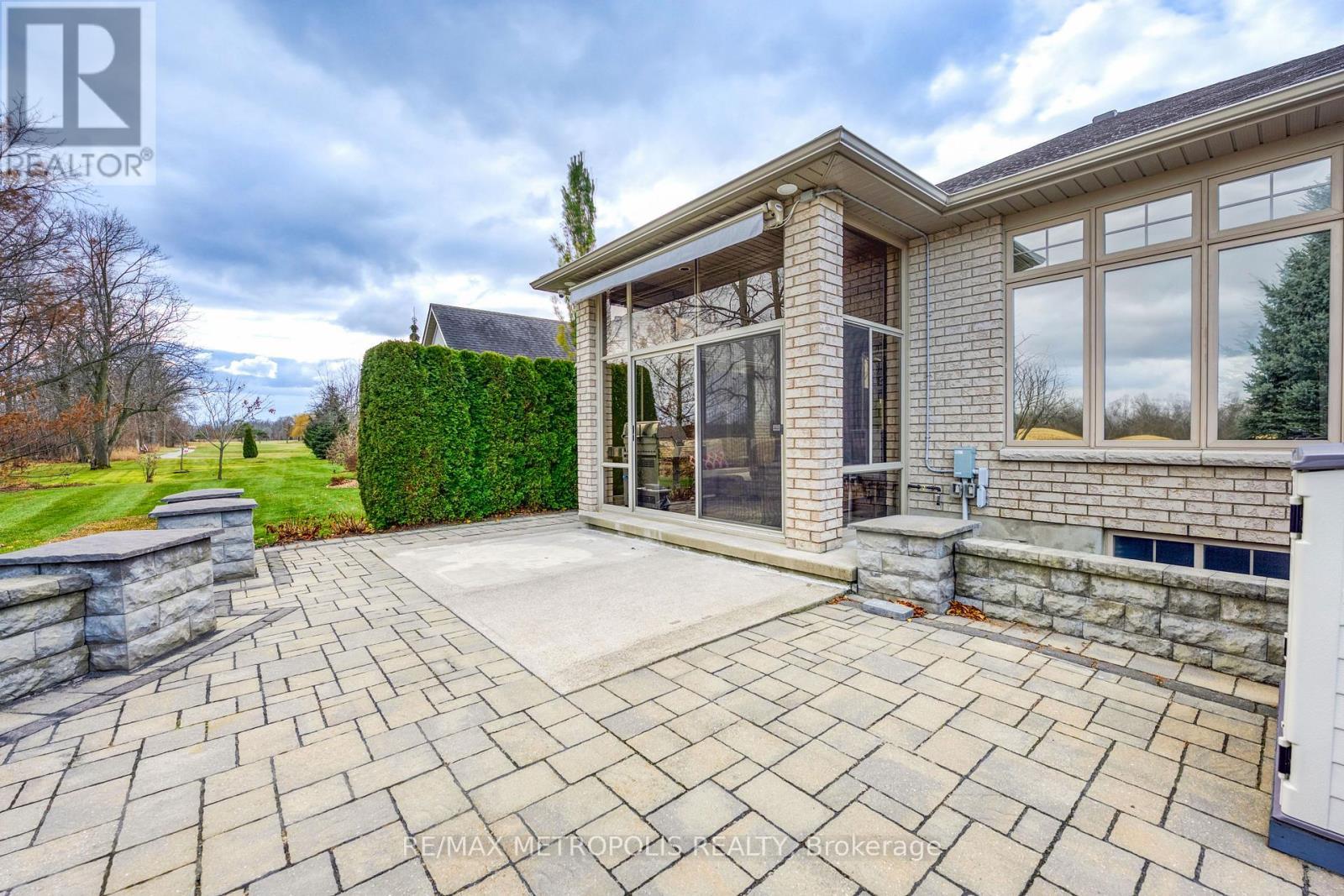 1221 Mike Weir Drive, Sarnia, ON - Outdoor