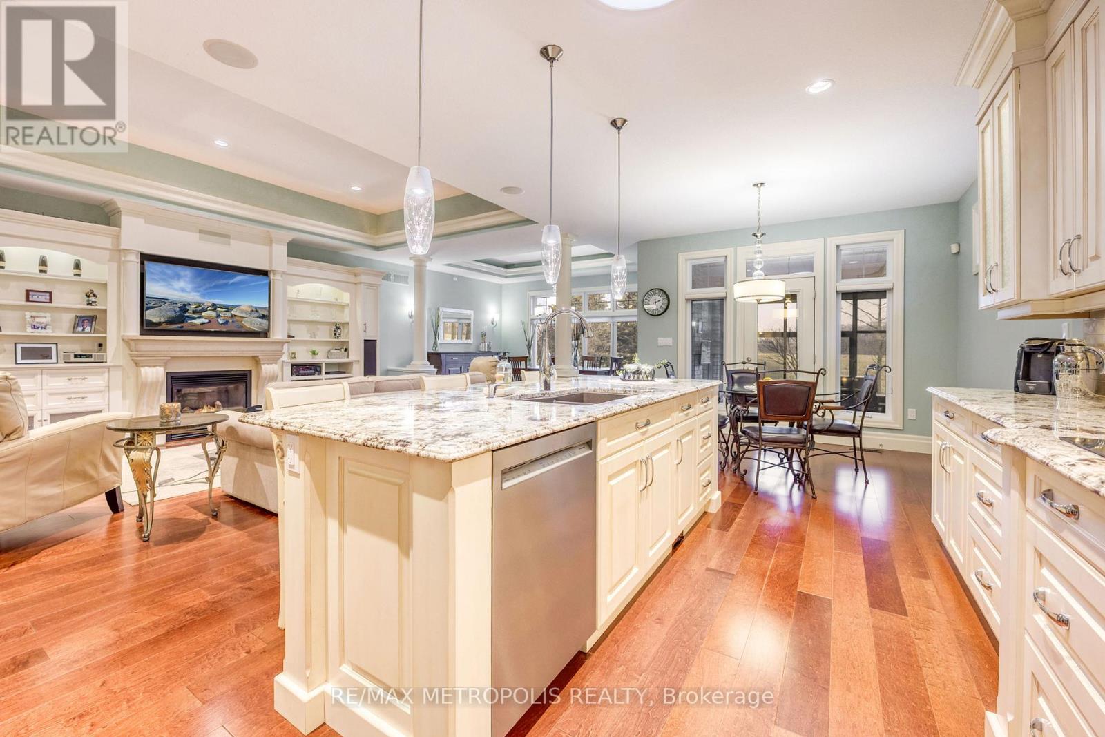 1221 Mike Weir Drive, Sarnia, ON - Indoor Photo Showing Kitchen With Upgraded Kitchen