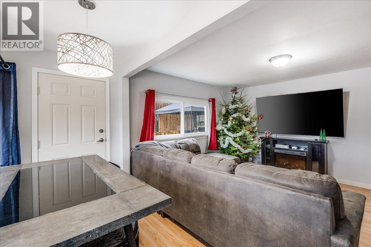 530 Turner Street, Warfield, BC - Indoor