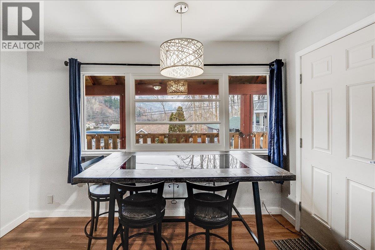 530 Turner Street, Warfield, BC - Indoor Photo Showing Dining Room