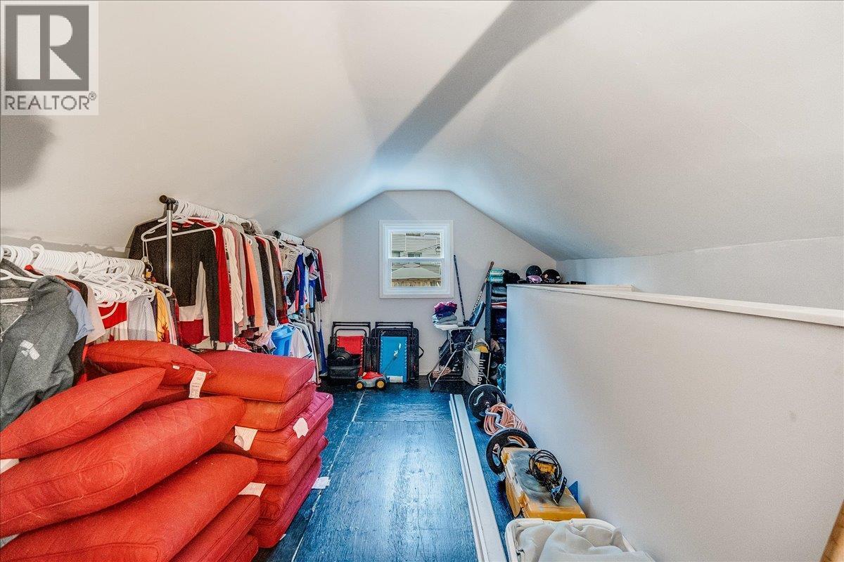 530 Turner Street, Warfield, BC - Indoor Photo Showing Other Room