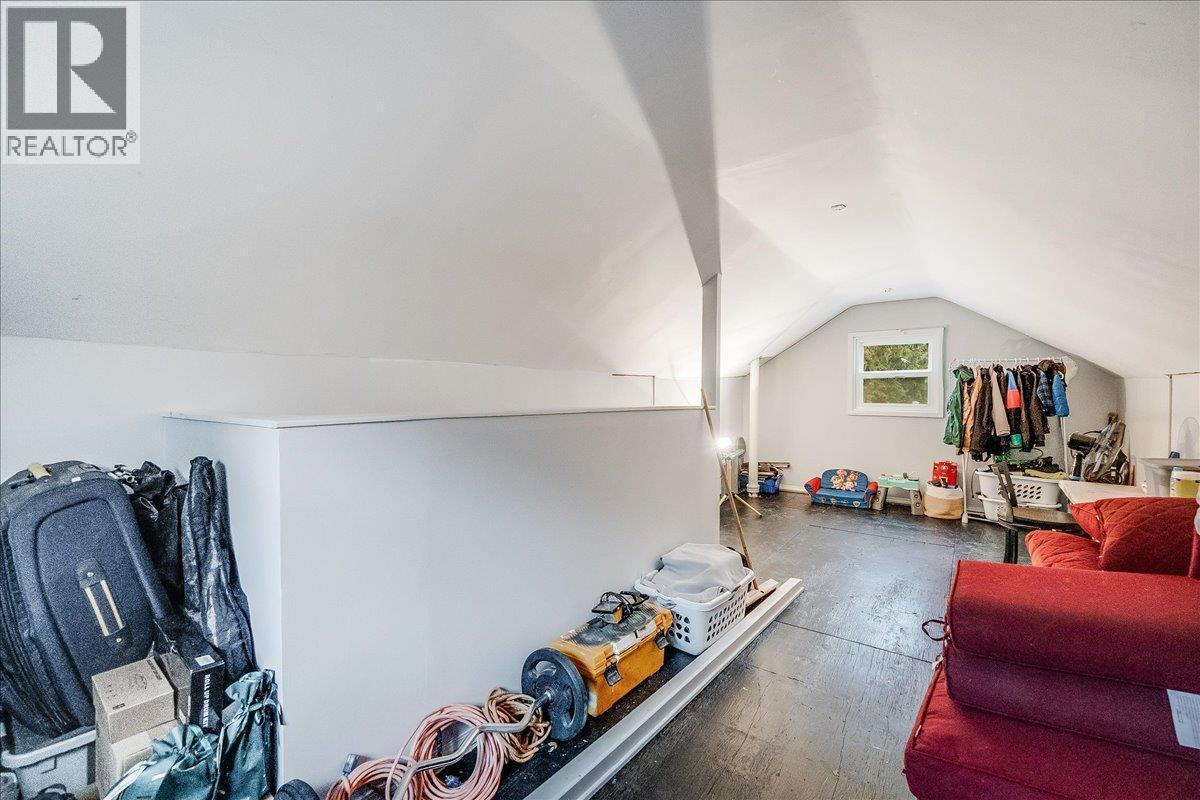 530 Turner Street, Warfield, BC - Indoor