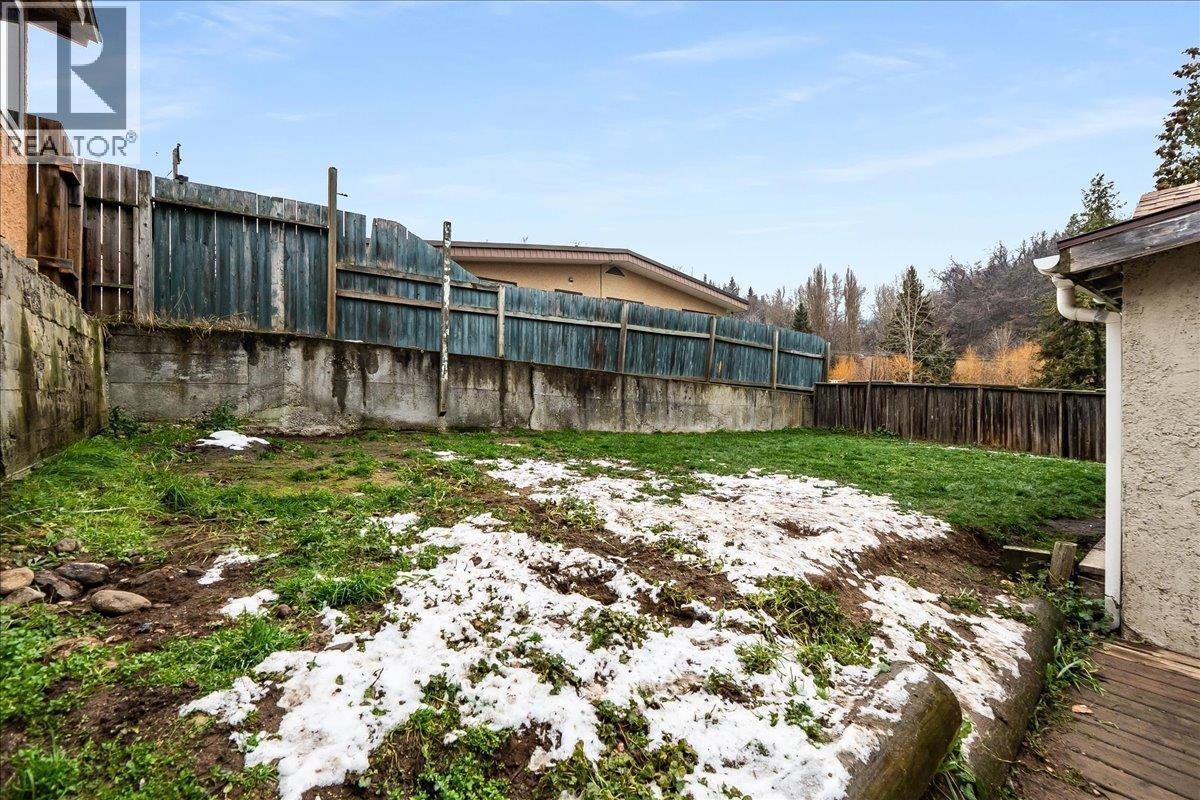 530 Turner Street, Warfield, BC - Outdoor