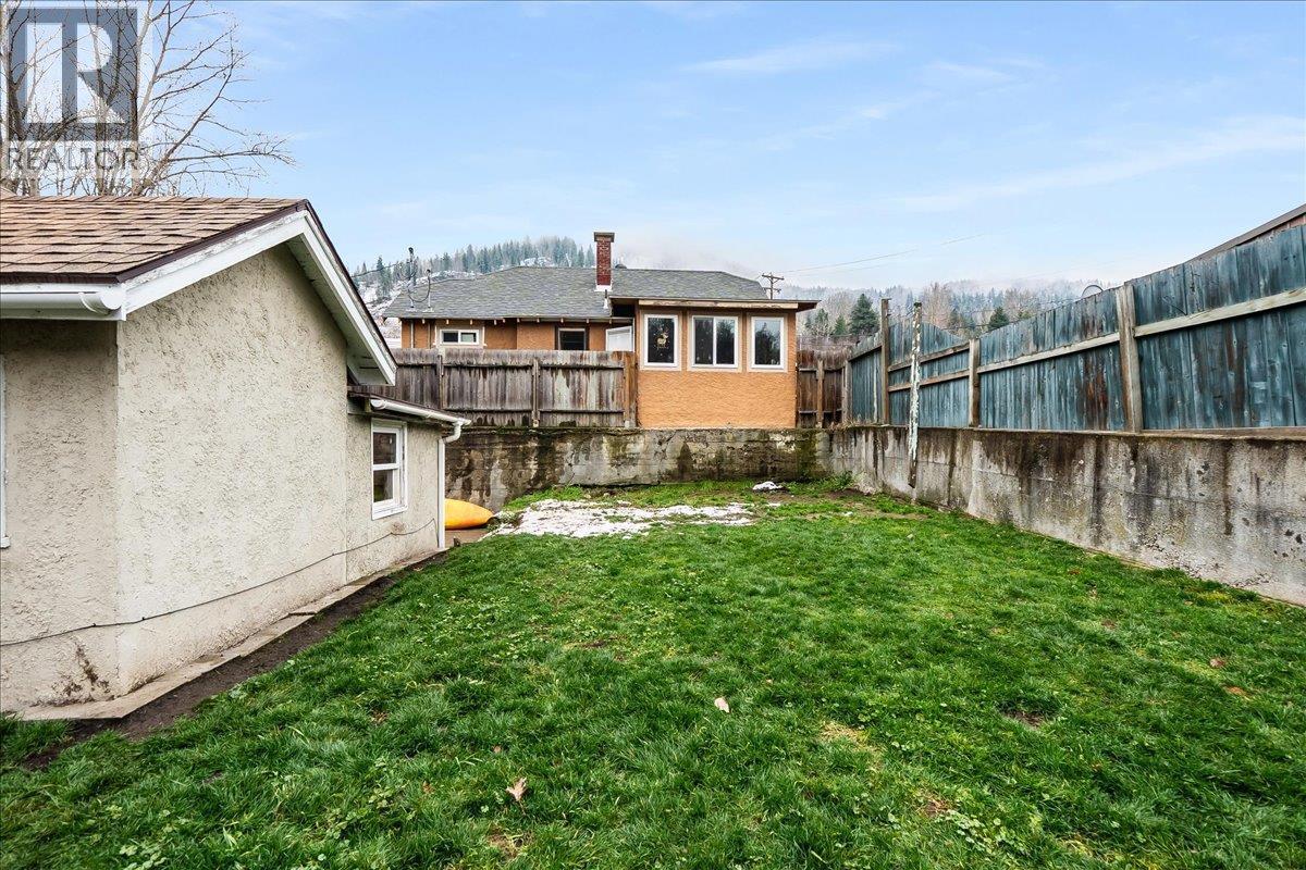 530 Turner Street, Warfield, BC - Outdoor