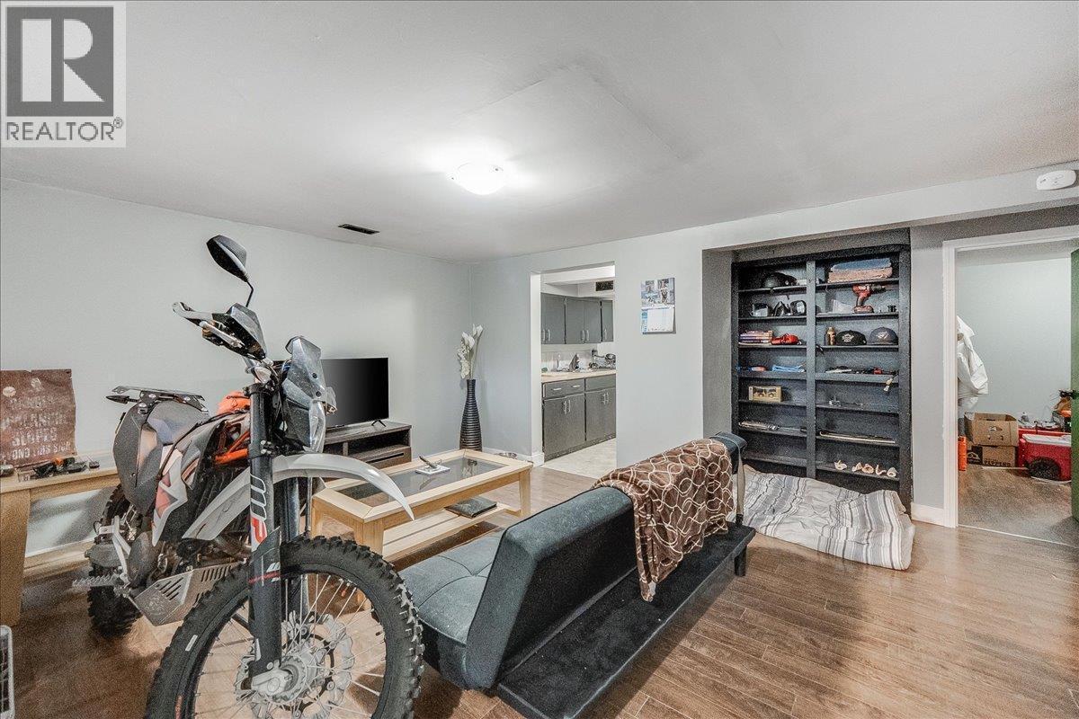 530 Turner Street, Warfield, BC - Indoor