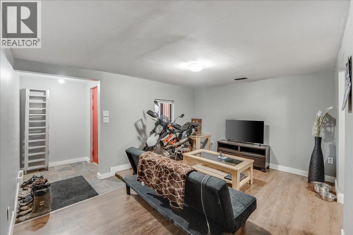 530 Turner Street, Warfield, BC - Indoor With Fireplace