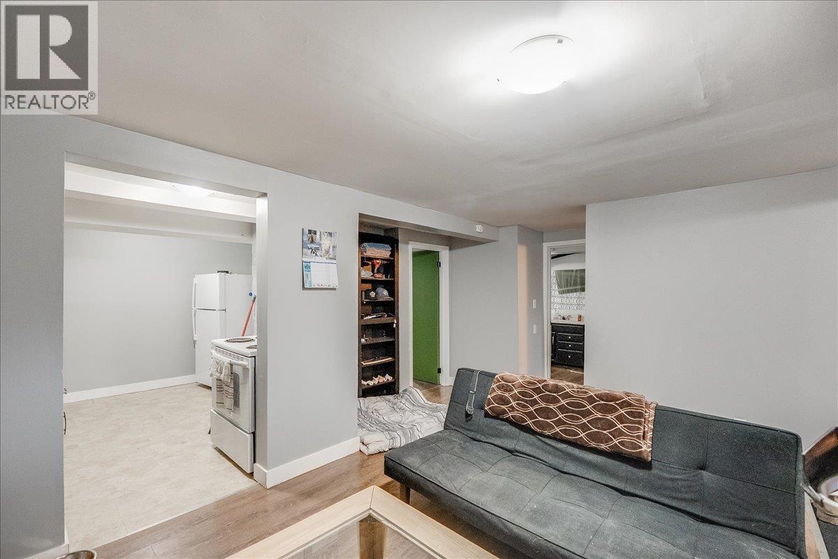 530 Turner Street, Warfield, BC - Indoor