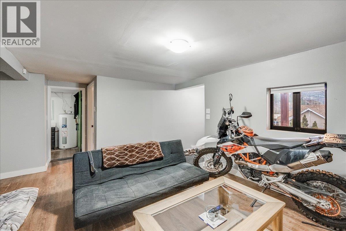 530 Turner Street, Warfield, BC - Indoor