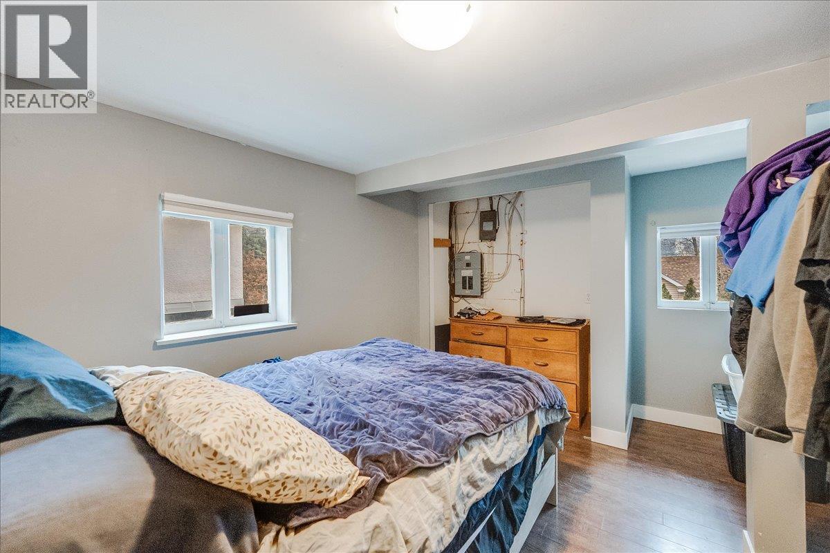 530 Turner Street, Warfield, BC - Indoor Photo Showing Bedroom