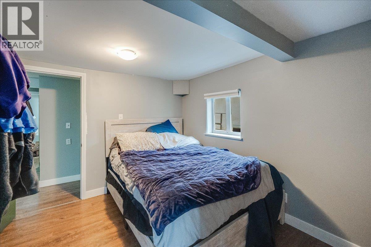 530 Turner Street, Warfield, BC - Indoor Photo Showing Bedroom