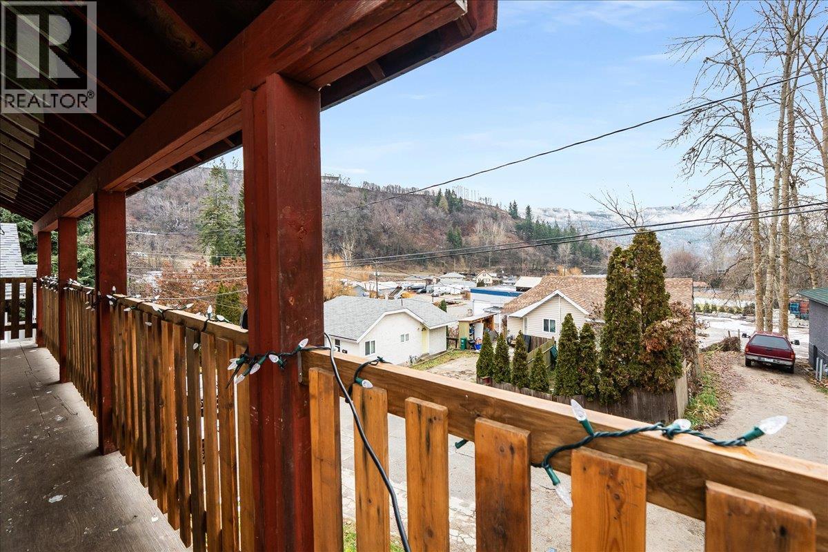 530 Turner Street, Warfield, BC - Outdoor